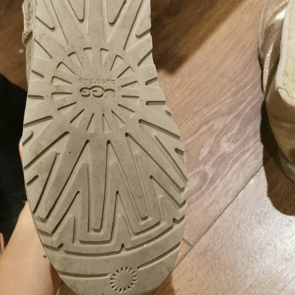 golden croc patterned ugg - Picture 5 of 5